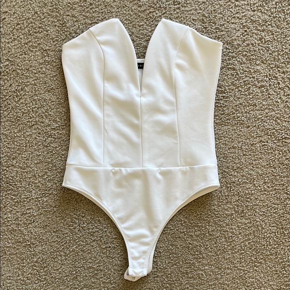 Elegant White bodysuit - Picture 1 of 5